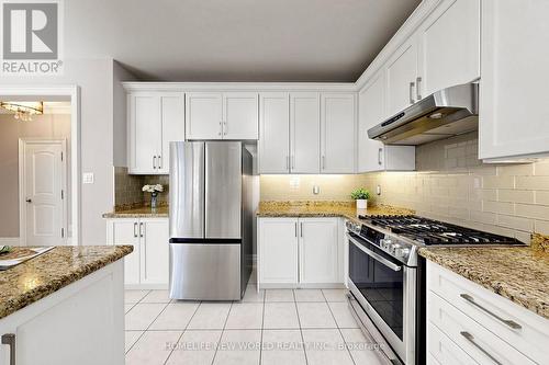 32 Casa Nova Drive, Vaughan, ON - Indoor Photo Showing Kitchen With Stainless Steel Kitchen With Upgraded Kitchen