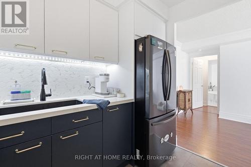312 - 2285 Lake Shore Boulevard W, Toronto, ON - Indoor Photo Showing Kitchen