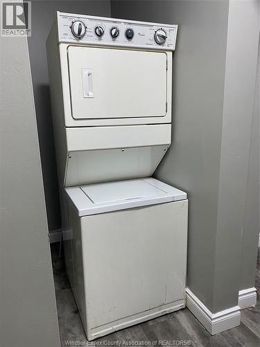 669 Marentette Unit# Main, Windsor, ON - Indoor Photo Showing Laundry Room