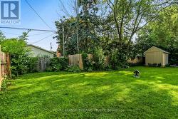 Spacious Back yard - 