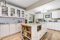 Lots of counter space and cabinets - 