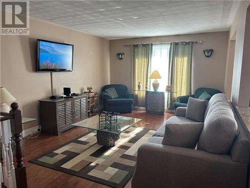 2980 Anton, Val Caron, ON - Indoor Photo Showing Living Room