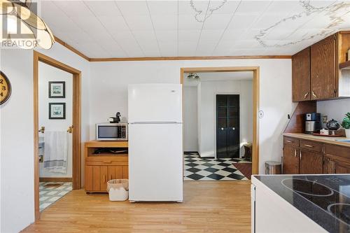 25 Savard Road, Wahnapitae, ON - Indoor Photo Showing Kitchen