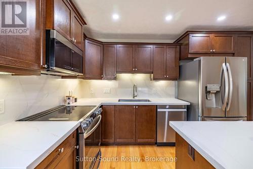 221 2Nd Avenue W, Owen Sound, ON - Indoor Photo Showing Kitchen