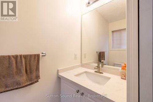 Main Floor 2 Pc Bath - 221 2Nd Avenue W, Owen Sound, ON - Indoor Photo Showing Bathroom