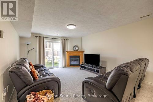 221 2Nd Avenue W, Owen Sound, ON - Indoor Photo Showing Living Room With Fireplace
