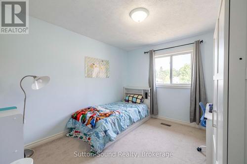 221 2Nd Avenue W, Owen Sound, ON - Indoor Photo Showing Bedroom