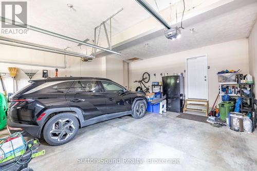 221 2Nd Avenue W, Owen Sound, ON - Indoor Photo Showing Garage