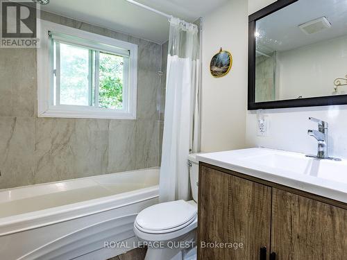 Main Floor 4 Piece Bathroom - 239 Front Street S, Orillia, ON - Indoor Photo Showing Bathroom