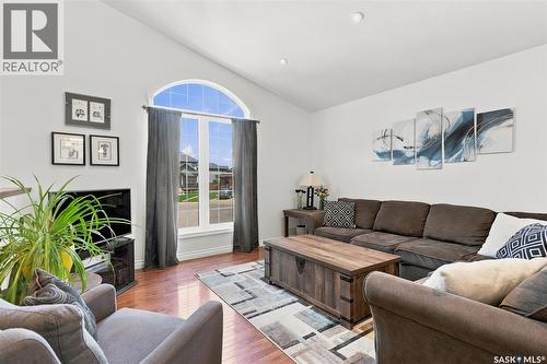 415 Paton Place, Saskatoon, SK - Indoor Photo Showing Living Room