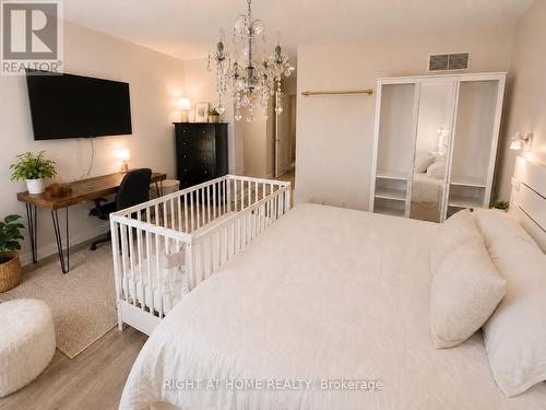15 - 590 North Service Road, Hamilton, ON - Indoor Photo Showing Bedroom