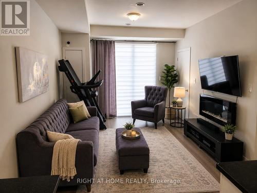 15 - 590 North Service Road, Hamilton, ON - Indoor Photo Showing Living Room