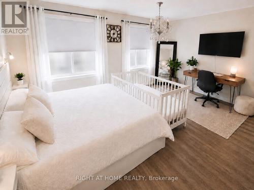 15 - 590 North Service Road, Hamilton, ON - Indoor Photo Showing Bedroom