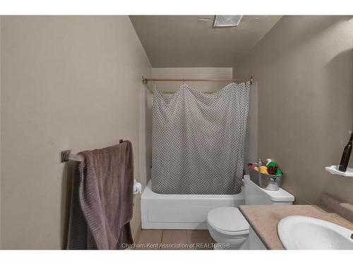 203-63 Baldoon Road, Chatham, ON - Indoor Photo Showing Bathroom