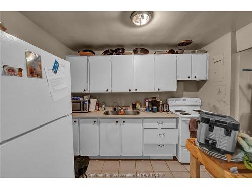 203-63 Baldoon Road, Chatham, ON - Indoor Photo Showing Kitchen