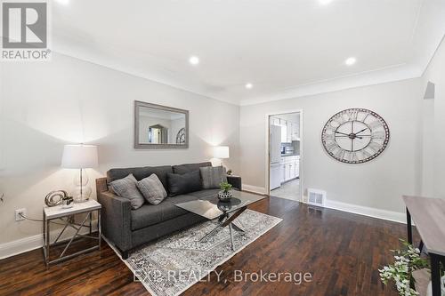 129 East 25Th Street, Hamilton (Eastmount), ON - Indoor Photo Showing Living Room