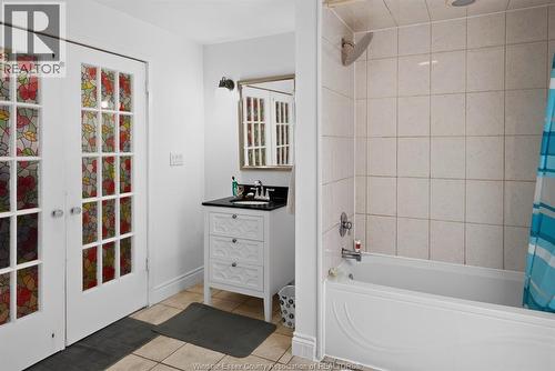 852 Reedmere, Windsor, ON - Indoor Photo Showing Bathroom