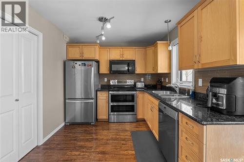 420 303 Slimmon Place, Saskatoon, SK - Indoor Photo Showing Kitchen With Double Sink