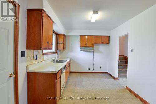 398 Old Muskoka Road, Orillia, ON - Indoor Photo Showing Kitchen With Double Sink