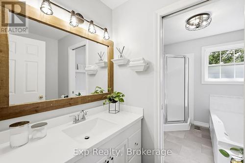 7402 Byers Road, Hamilton Township, ON - Indoor Photo Showing Bathroom