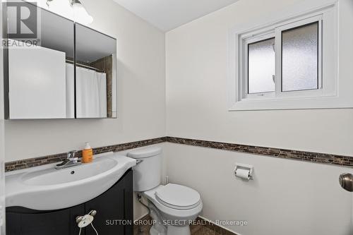 Upstairs 4-pc bathroom - 24 - 75 Ansondale Road, London South (South Q), ON - Indoor Photo Showing Bathroom
