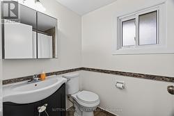Upstairs 4-pc bathroom - 