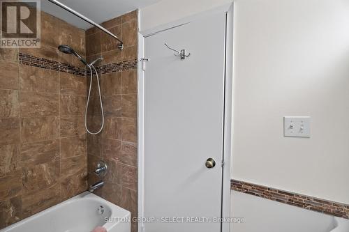 Upstairs 4-pc bathroom - 24 - 75 Ansondale Road, London South (South Q), ON - Indoor Photo Showing Bathroom