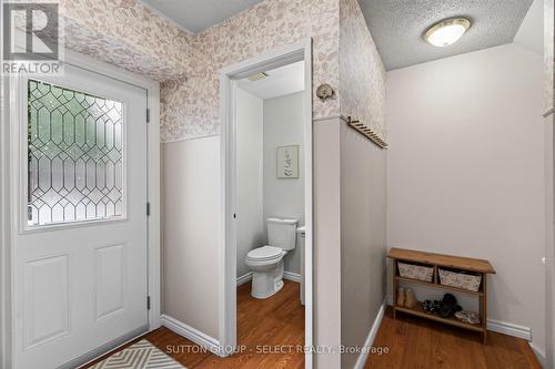 2-pc Powder room by the entry way - 24 - 75 Ansondale Road, London South (South Q), ON - Indoor Photo Showing Other Room