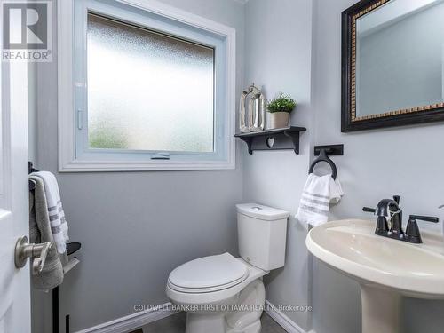 75 Sundback Lane, Ottawa, ON - Indoor Photo Showing Bathroom
