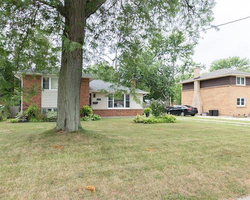 1049 Indian Road North, Sarnia, ON 