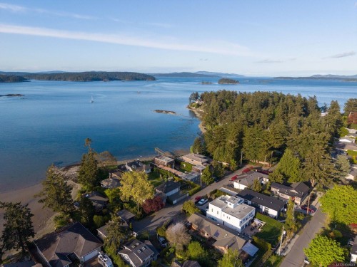 2444 Whidby Lane, Sidney, BC 