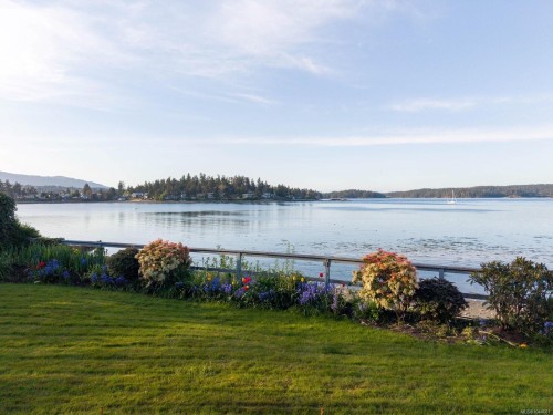 2444 Whidby Lane, Sidney, BC 