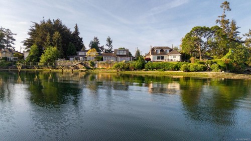 2444 Whidby Lane, Sidney, BC 