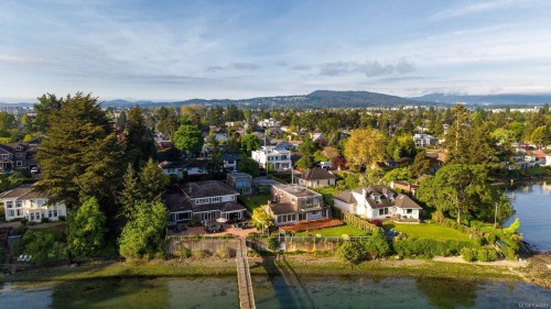 2444 Whidby Lane, Sidney, BC 