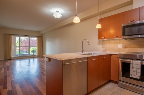 #202-2380 Brethour Ave, Sidney, BC - Indoor Photo Showing Kitchen