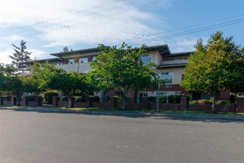 #202-2380 Brethour Ave, Sidney, BC - Outdoor