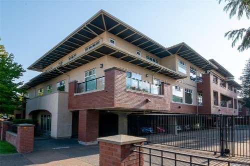 #202-2380 Brethour Ave, Sidney, BC - Outdoor