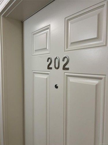 #202-2380 Brethour Ave, Sidney, BC - 
