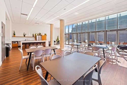 312-160 Flemington Road, Toronto, ON - Indoor Photo Showing Dining Room