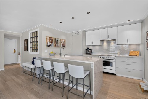 #203-640 Montreal St, Victoria, BC - Indoor Photo Showing Kitchen With Upgraded Kitchen