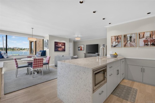 #203-640 Montreal St, Victoria, BC - Indoor Photo Showing Kitchen