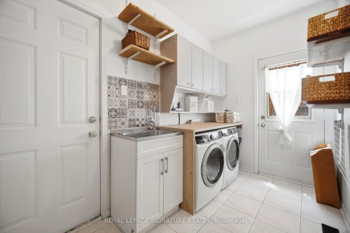 5390 Mcfarren Boulevard, Mississauga, ON - Indoor Photo Showing Laundry Room