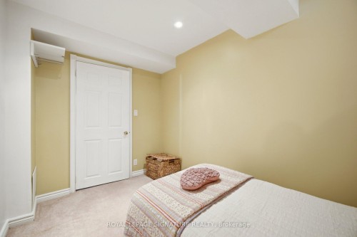 5390 Mcfarren Boulevard, Mississauga, ON - Indoor Photo Showing Bedroom