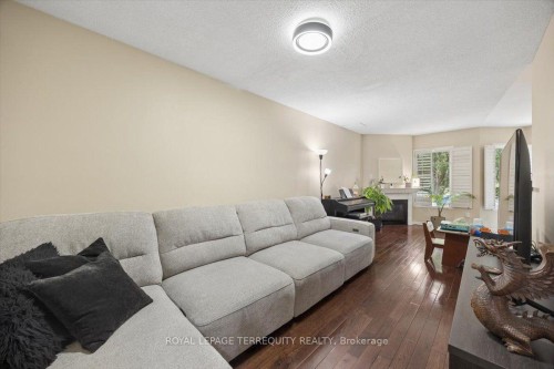1148 Westview Terrace, Oakville, ON - Indoor Photo Showing Living Room