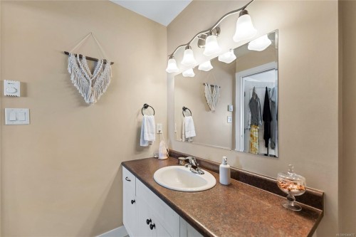 7978 Northview Dr, Crofton, BC - Indoor Photo Showing Bathroom