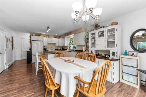 7978 Northview Dr, Crofton, BC - Indoor Photo Showing Dining Room