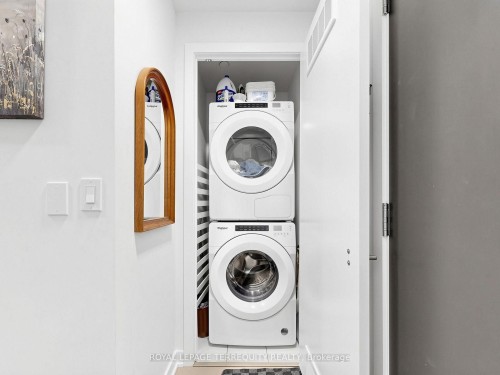 612-840 St Clair Avenue W, Toronto, ON - Indoor Photo Showing Laundry Room