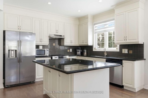 10 Culham Trail, Wasaga Beach, ON - Indoor Photo Showing Kitchen With Stainless Steel Kitchen With Upgraded Kitchen