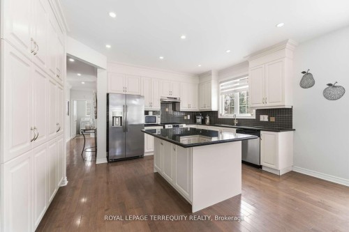 10 Culham Trail, Wasaga Beach, ON - Indoor Photo Showing Kitchen With Stainless Steel Kitchen With Upgraded Kitchen