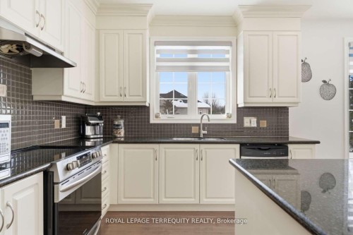10 Culham Trail, Wasaga Beach, ON - Indoor Photo Showing Kitchen With Upgraded Kitchen